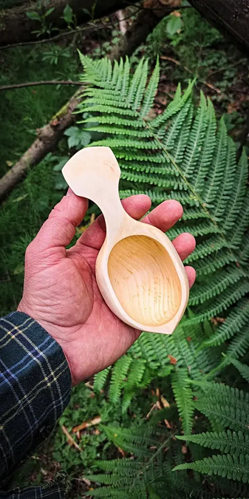 ręcznie rzeźbiona kuksa - warsztaty bushcraft